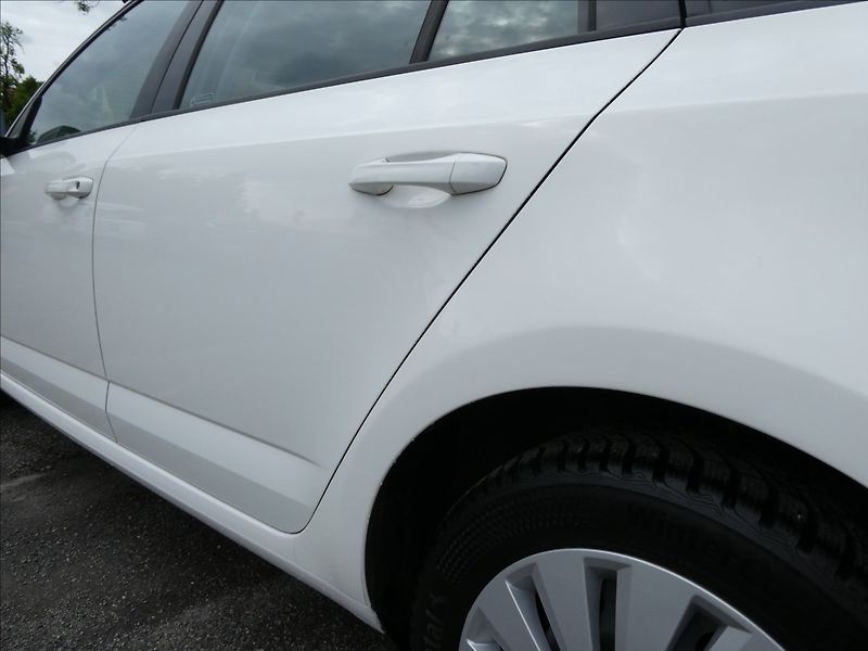 Škoda Octavia 1,6 TDi 81kW STYLE, DPH, ČR - fotka 14 z 38