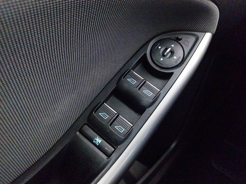 Ford Focus (2012) 1.6 TDCi, Serv.kniha, nová STK - fotka 16 z 17