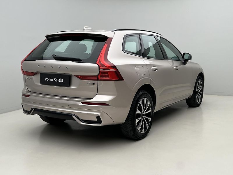 Volvo XC60 B4 AWD DARK PLUS AUT - fotka 13 z 39