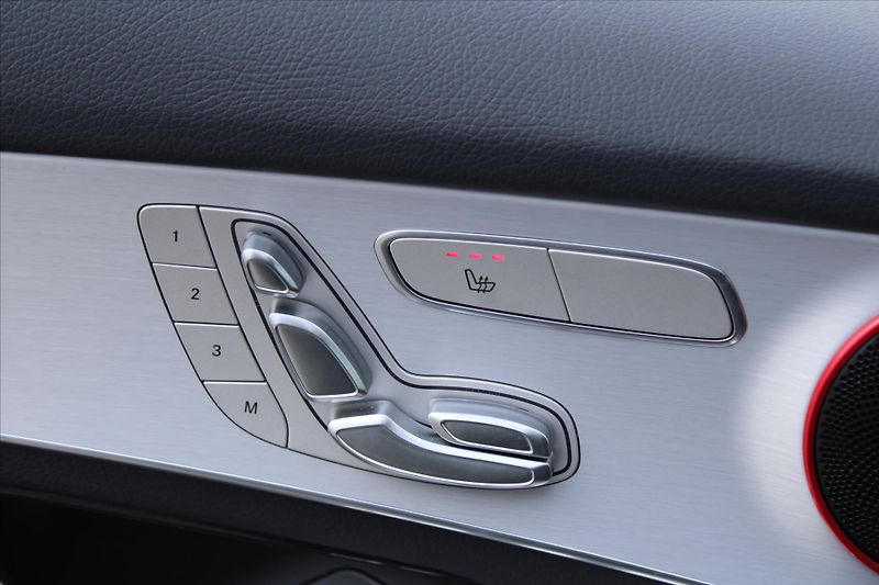 Mercedes-Benz GLC 300 4MATIC 190kW AMG ČR - fotka 14 z 29