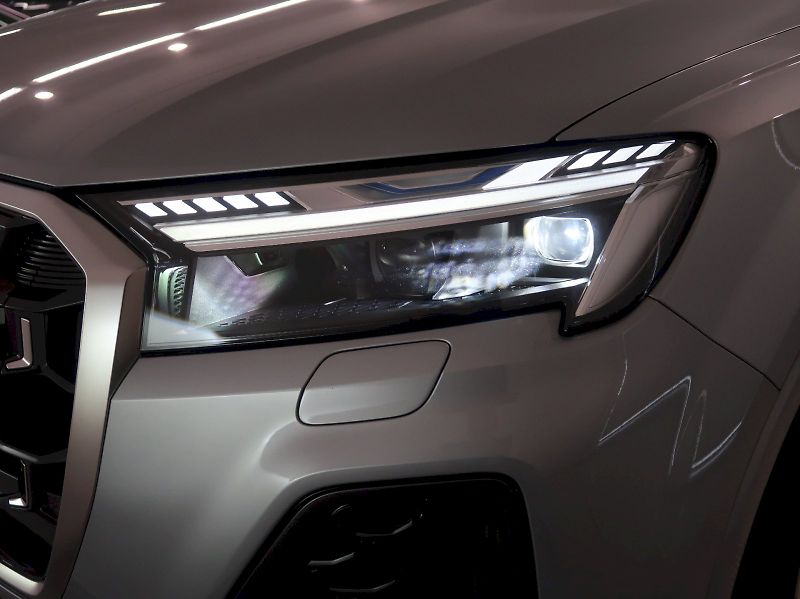 Audi Q7 (2025) S-LINE 60 TFSI e QUATTRO - fotka 10 z 35