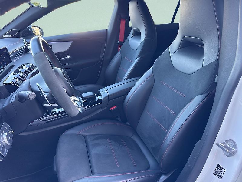 Mercedes-Benz CLA 45 S 4MATIC+ - fotka 14 z 27
