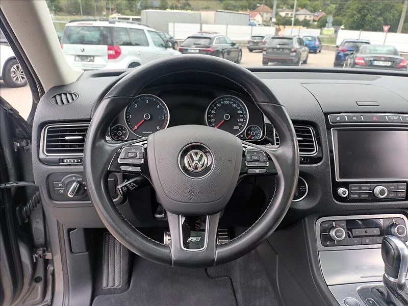 Volkswagen Touareg 3,0 TDI 193Kw,R-Line,ČR,TAŽNÉ, - fotka 11 z 50