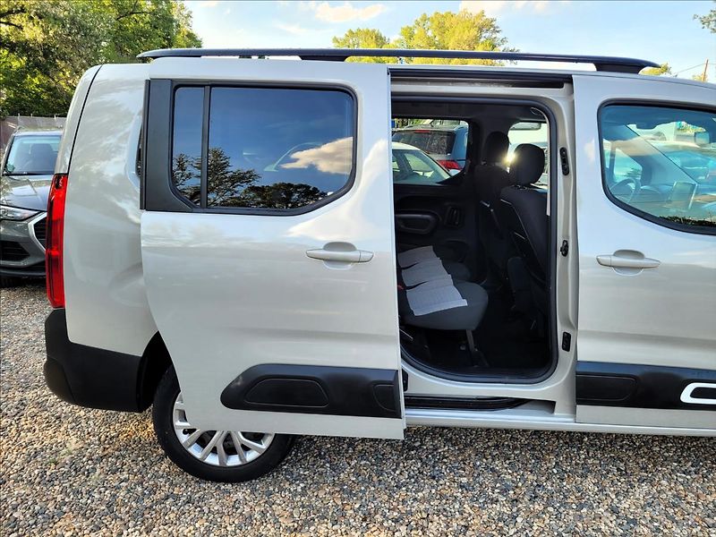 Citroën Berlingo 1,5 HDI,XL,7míst,navi,tažné - fotka 16 z 49