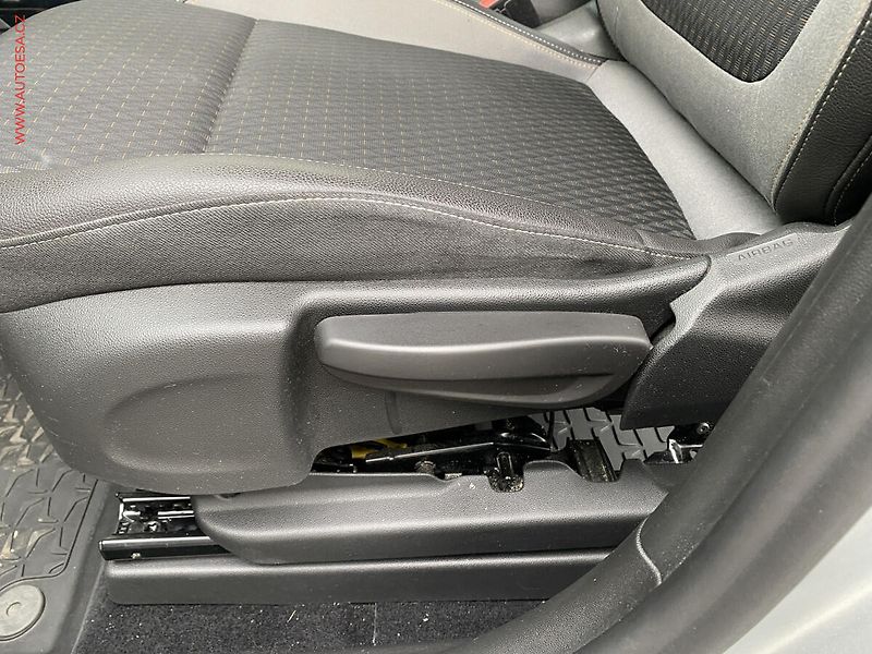 Opel Crossland X (2017) 1.2 Turbo, ČR, AT, autoAC - fotka 14 z 18