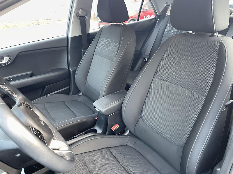 Kia Rio (2023) 1,0T-GDI Exclusive 7DCT  - fotka 10 z 21