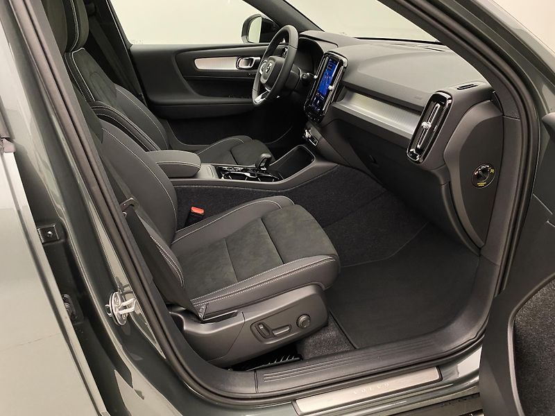 Volvo XC40 (2026) B3 AUT DARK ULTRA  - fotka 23 z 64