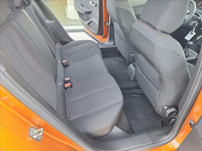 Peugeot 2008 1,2 PureTech  Active ČR 1maj - fotka 11 z 13