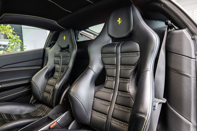 Ferrari 488 LIFT/Carbon/GialloModena - fotka 7 z 16