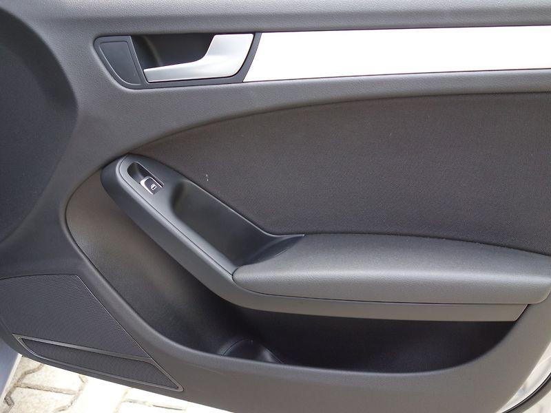 Audi A4 (2015) 2.0TDI 110kW 8A -NAVIGACE - fotka 22 z 35
