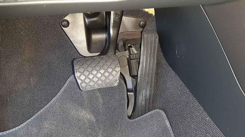 Audi TT vypadá hodně dravě, i když o naprostý supersport se nejedná.