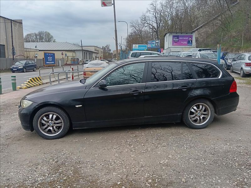 BMW Řada 3 2,5 i - fotka 6 z 19