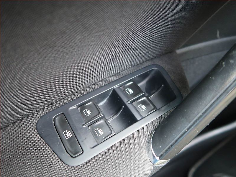 Volkswagen Golf (2013) 1.6 TDI, Serv.kniha, Navi - fotka 16 z 18