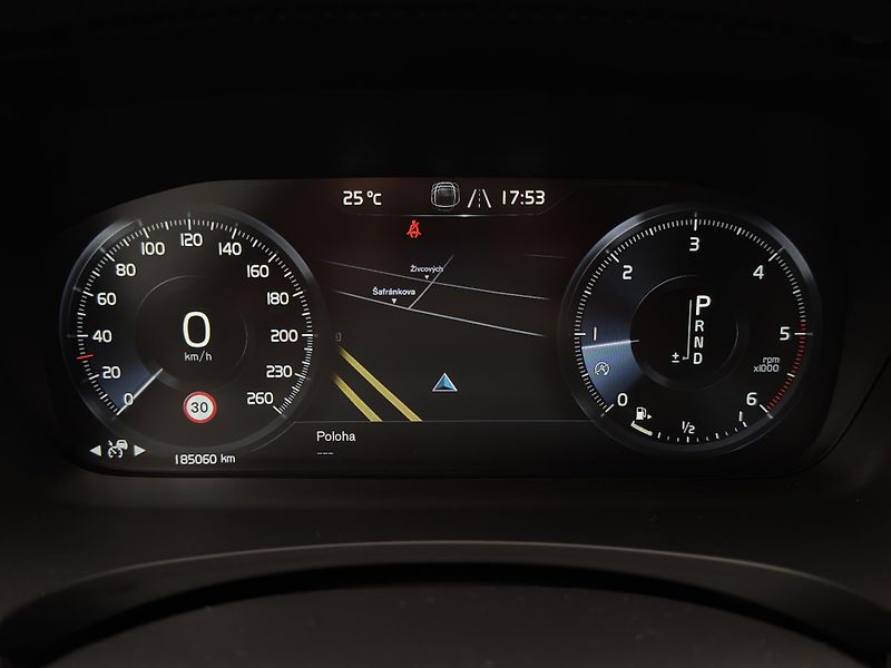 Volvo V90 CC D4 AWD MOMENTUM PRO  - fotka 16 z 47