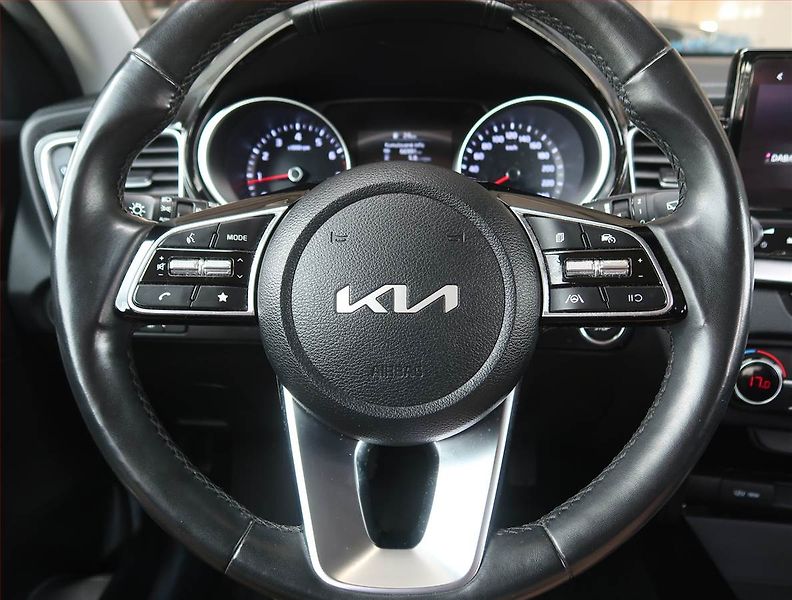 Kia Ceed (2022) Gold 1.5 T-GDI, Serv.kniha - fotka 16 z 19