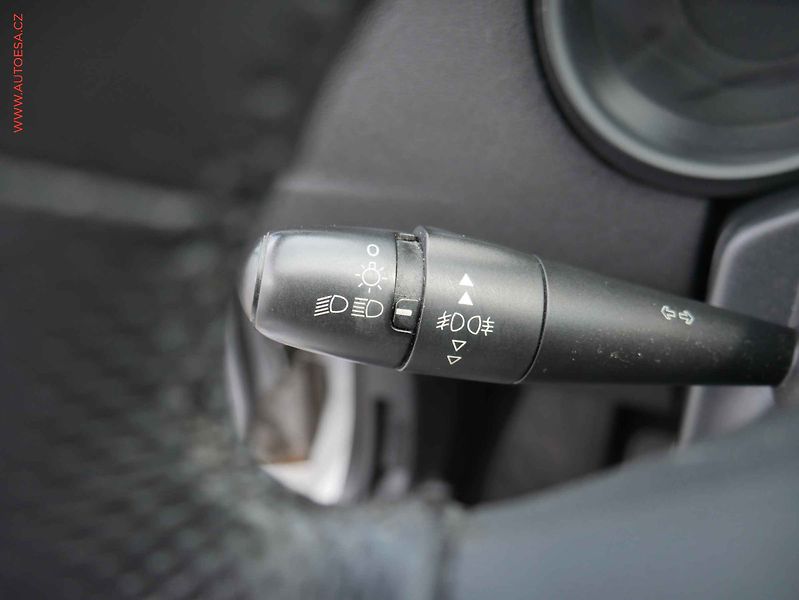 Citroën C4 (2012) 1.4i, 2.maj,ČR, AC - fotka 13 z 18