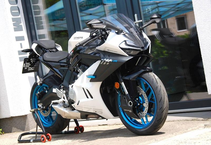 CFMOTO (2026) 675 SR-R WHITE - fotka 2 z 25