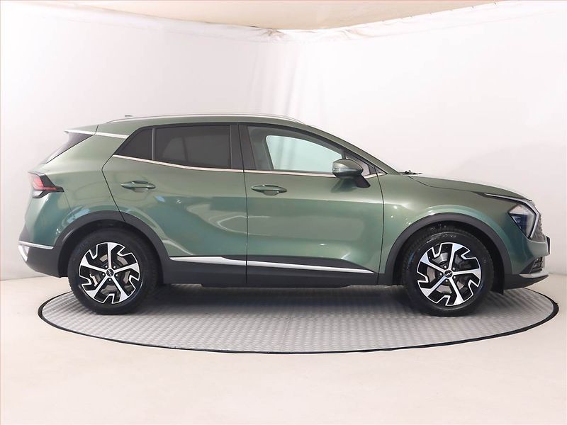 Kia Sportage (2022) 1.6 T-GDI MHEV - fotka 6 z 23
