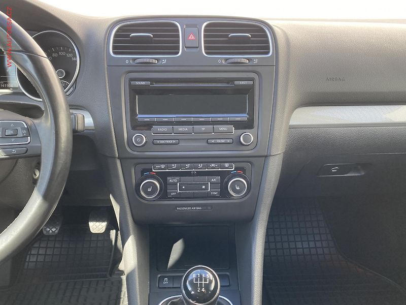 Volkswagen Golf (2012) 1.6 TDi, Match, +kola - fotka 12 z 16