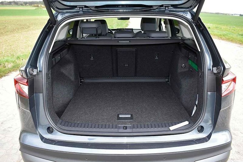 Škoda Enyaq iV při jízdě v chladném počasí