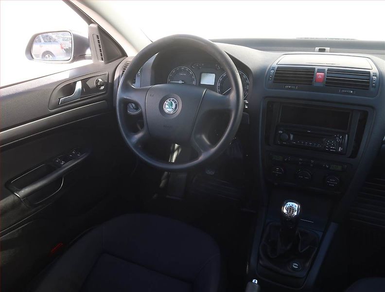Škoda Octavia (2004) Elegance 2.0 TDI, po STK - fotka 7 z 17