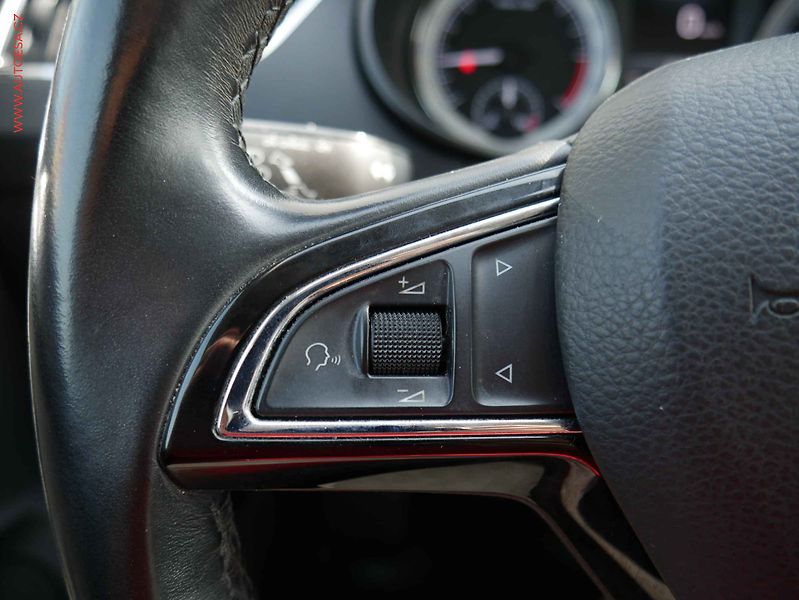 Škoda Octavia (2017) 1.6 TDi, ČR, Style, LED - fotka 14 z 20