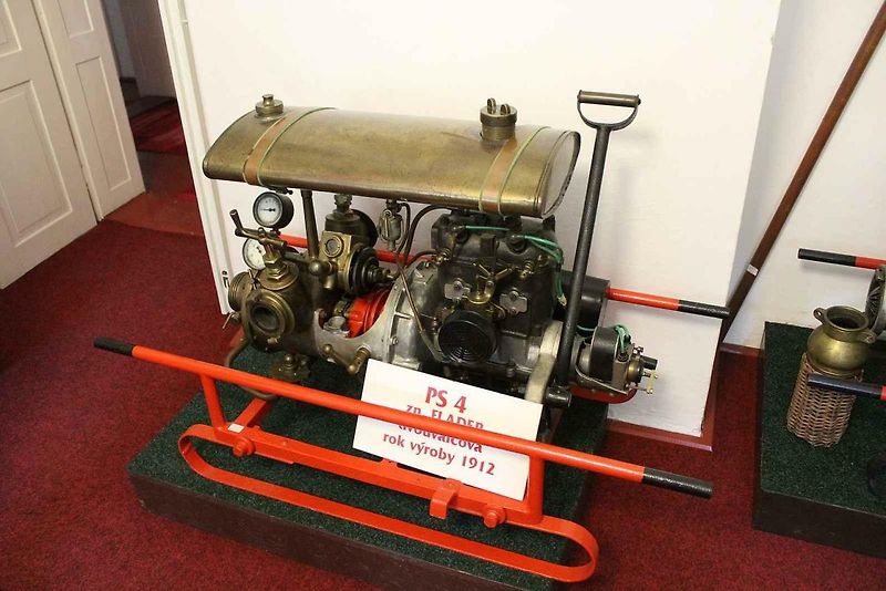 Hasičské muzeum v Krupce, má nádhernou expozici, kterou zdobí jedna z největších kolekcí motorových čerpadel - stříkaček značky Flader. Expozice se chystá na oslavu desátých narozenin.