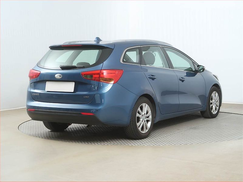 Kia Ceed (2012) 1.6 CRDi, Tempomat - fotka 5 z 14