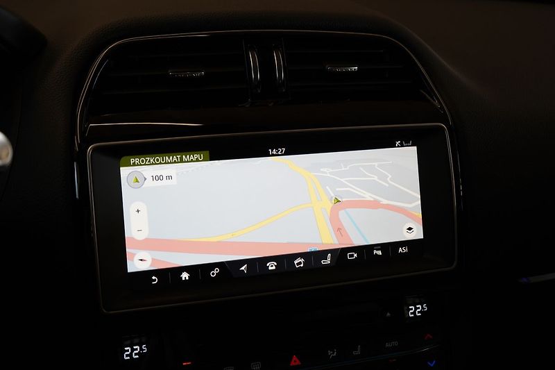 Jaguar F-Pace 30d AWD, PRESTIGE, Panorama - fotka 33 z 49