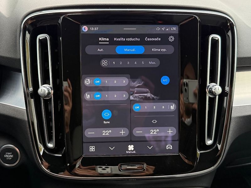 Volvo XC40 PLUS B3 ,ACC, BLIS, FULL LED - fotka 20 z 24