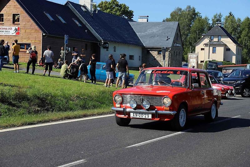 V Dolním Podluží si dali sraz majitelé strojů z dob budování socialismu.