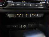 Kia Ceed (2018) Gold 1.4 T-GDI, Automat - náhled 22