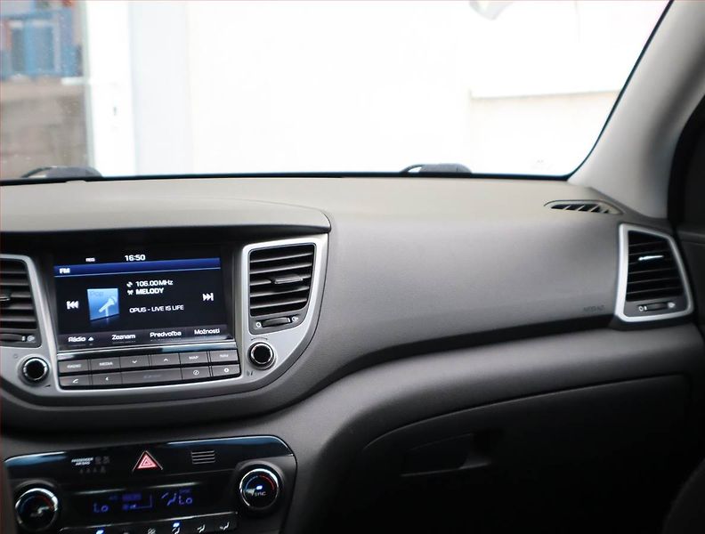 Hyundai Tucson (2018) 2.0 CRDi, 4X4, Serv.kniha - fotka 8 z 17