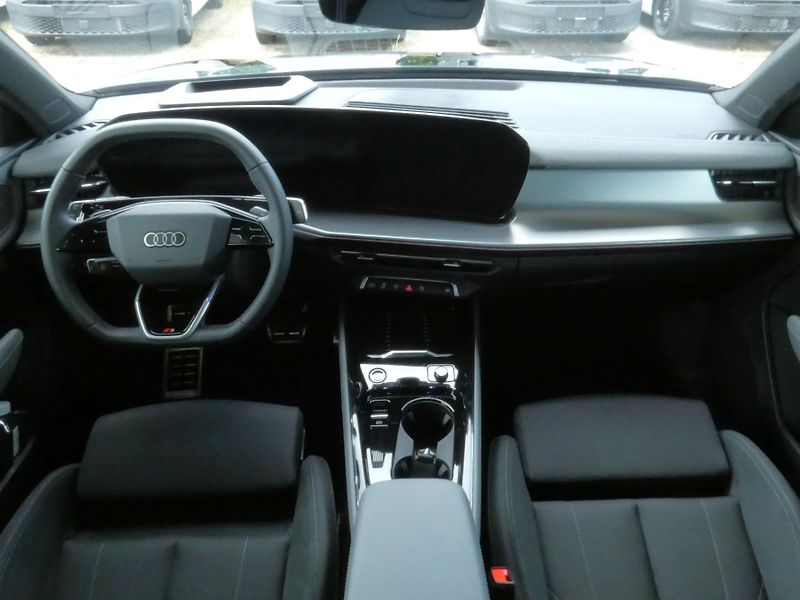 Audi Q3 (2026) S-Line e-hybrid 200 kW - fotka 16 z 29