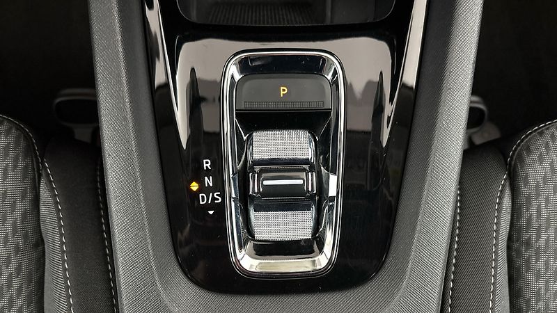 Škoda Octavia 2.0 TDI DSG Style Combi - fotka 21 z 24