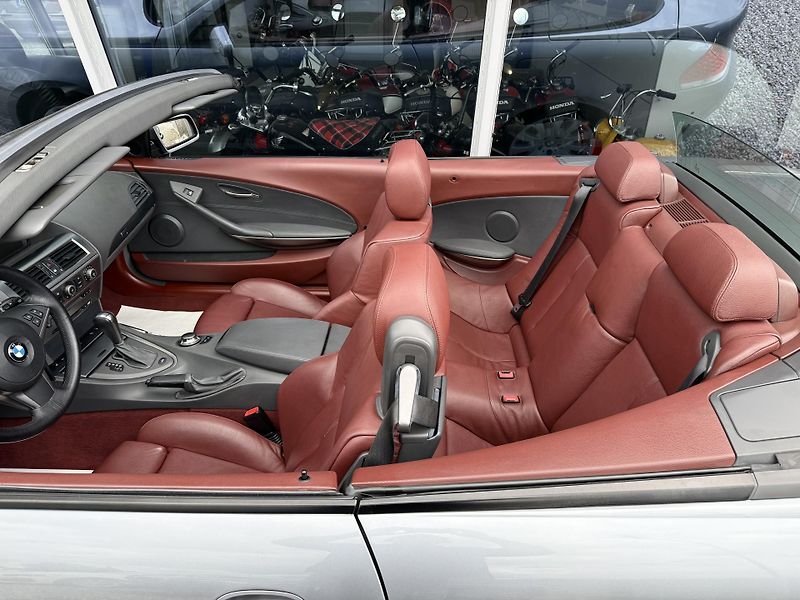 BMW Řada 6 645 Ci Cabrio REZERVACE - fotka 18 z 41