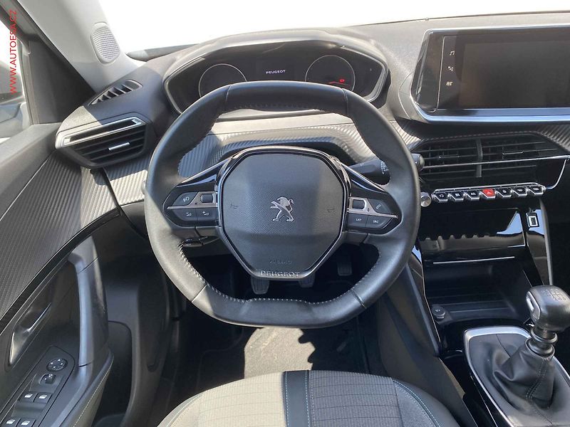 Peugeot 2008 (2021) 1.2PT, Allure, TZ, navi - fotka 11 z 18