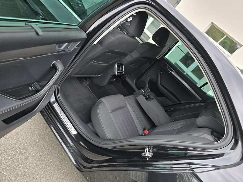 Škoda Superb 2,0TSI 200kW 4x4 DSG WEBASTO - fotka 37 z 41