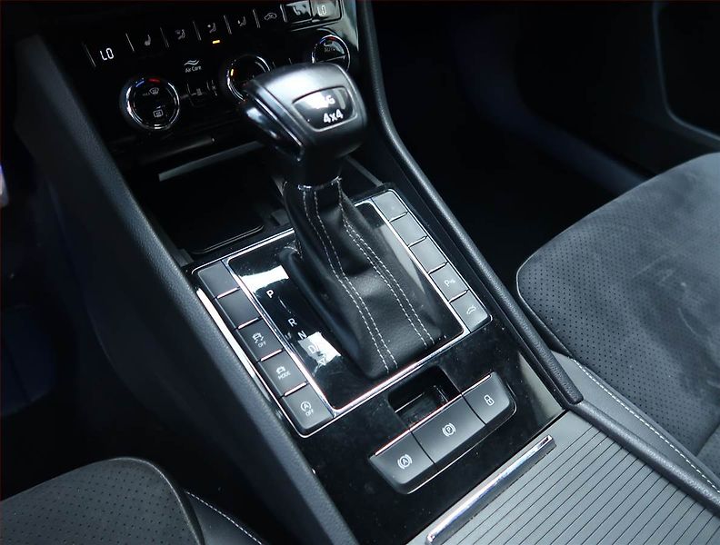 Škoda Superb (2019) Sportline 2.0 TDI, 4X4 - fotka 13 z 19