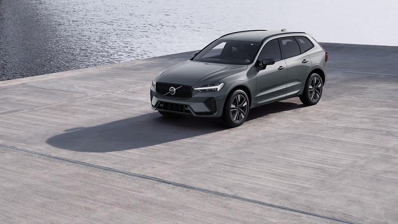 Volvo XC60 (2026) B5 AWD AUT DARK PLUS  - fotka 2 z 11