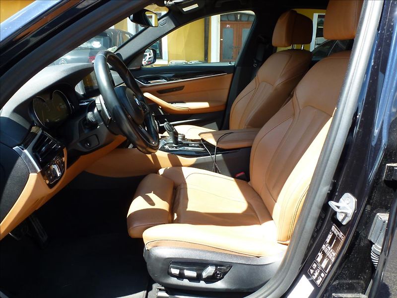 BMW Řada 5 3,0 D X-Drive M-Paket  Carbon - fotka 19 z 62