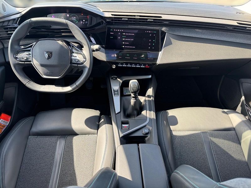 Peugeot 308 (2023) ALLURE 1.2PT 96kW CZ DPH  - fotka 9 z 11