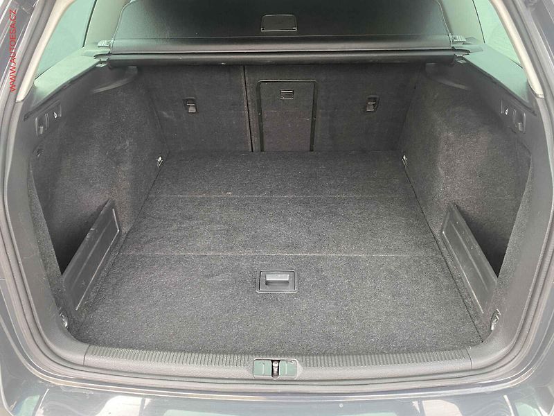 Volkswagen Passat (2013) 2.0 TDI, Navi, bixen - fotka 7 z 18