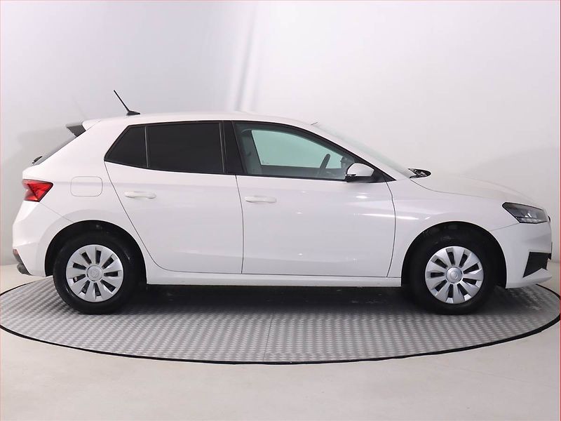 Škoda Fabia (2023) 1.0 TSI, Tempomat - fotka 6 z 17