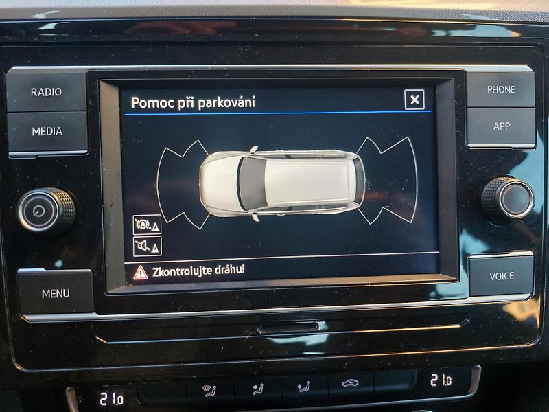 Volkswagen Passat 2,0 TDi 110kw Business ČR - fotka 15 z 19