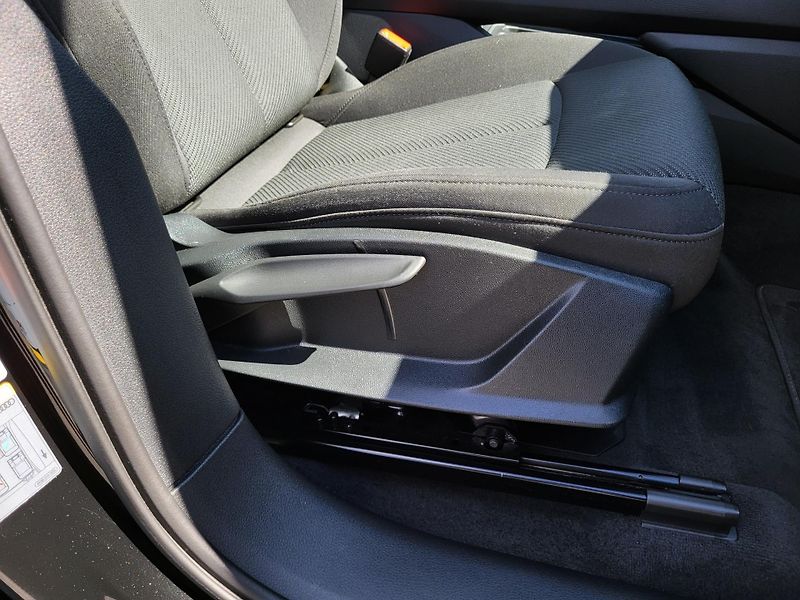 Audi e-tron 55 Quattro 300kW ČR 1.majitel - fotka 28 z 50