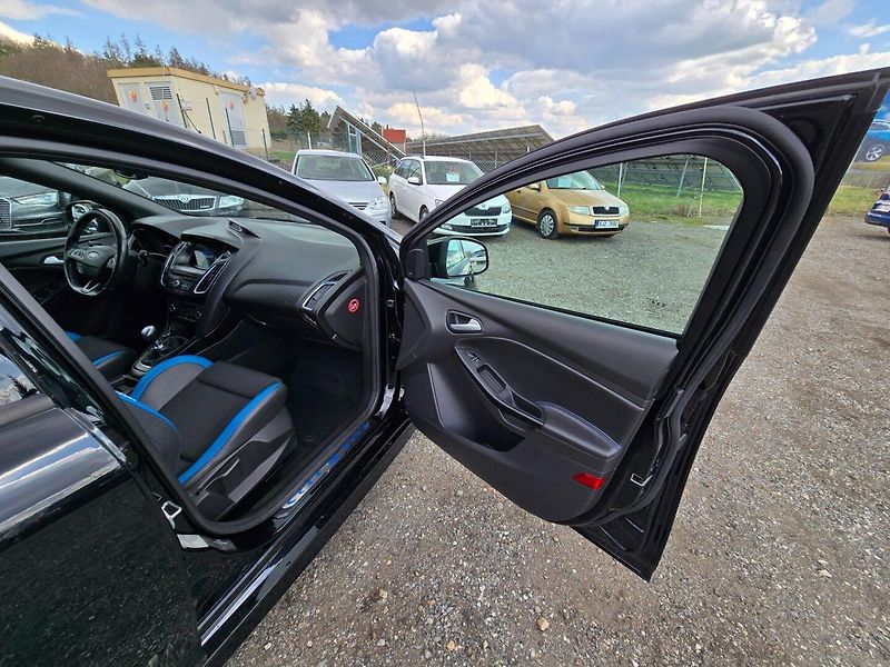 Ford Focus (2017) RS 2.3 EcoBoost 250KW AWD - fotka 20 z 22