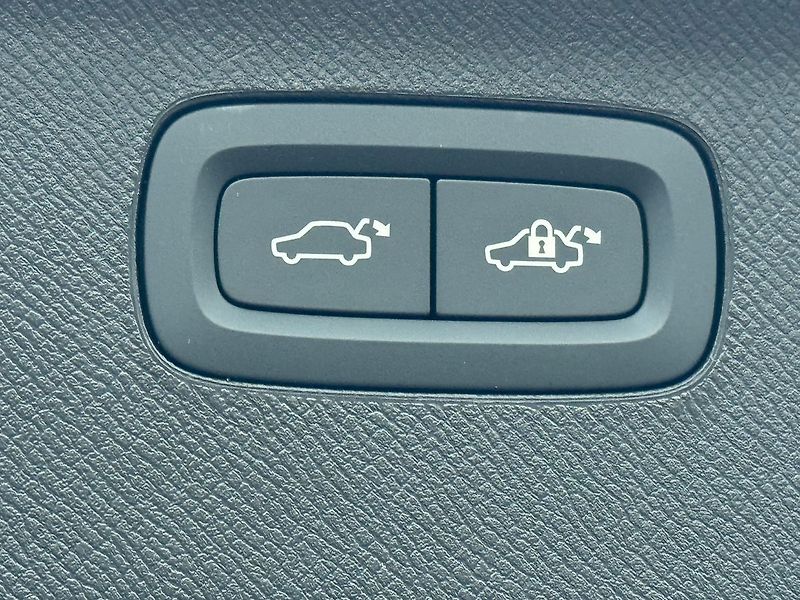 Volvo XC90 PLUS B5, 360°, VZDUCH - fotka 15 z 22