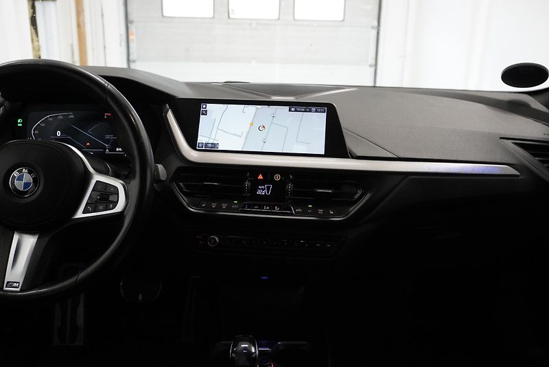 BMW Řada 1 120D 2,0 XDRIVE M-SPORT AUT. - fotka 23 z 25