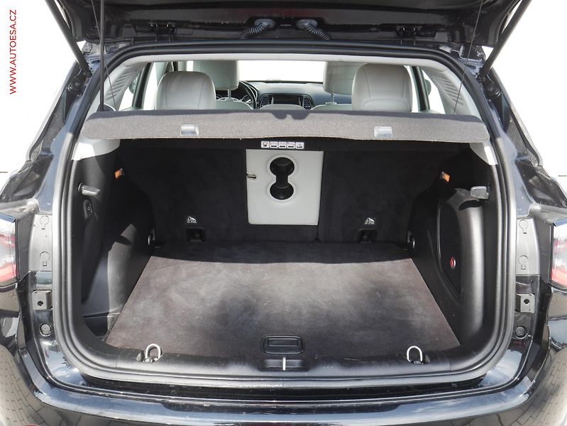 Jeep Compass (2019) 1.4 T, Limited, TZ, kůže - fotka 7 z 20